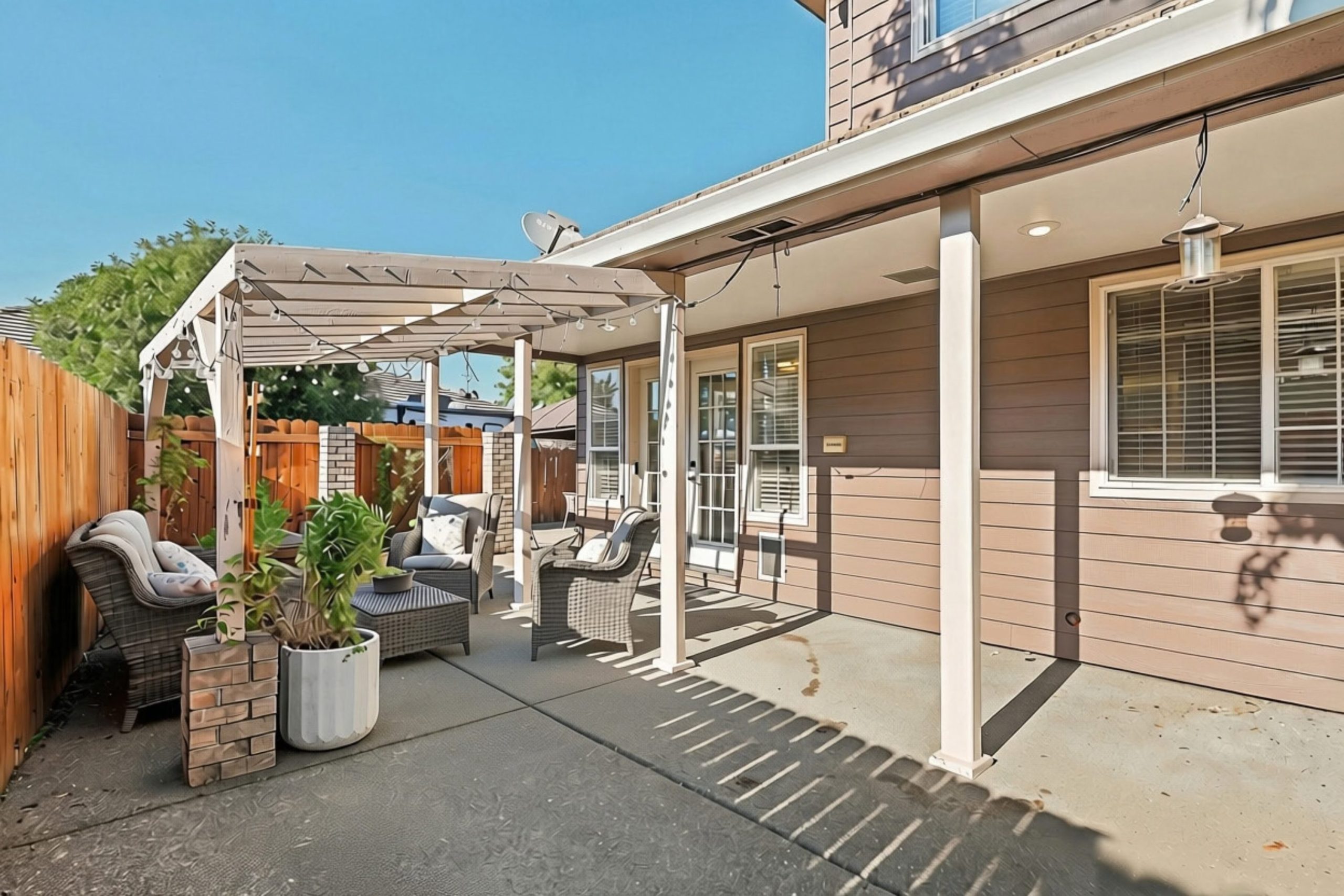 Covered patio and fenced backyard at 947 Brandon Street Central Point