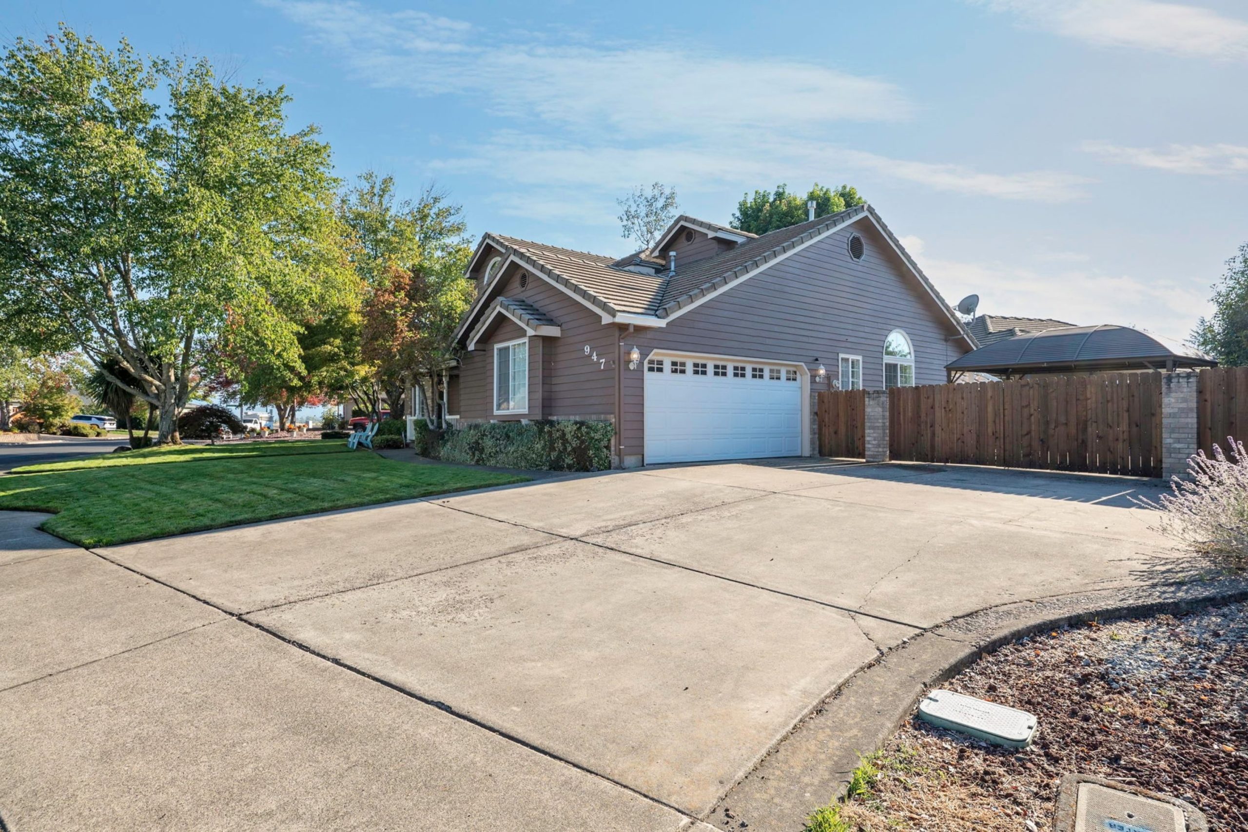 Driveway and two-car garage at 947 Brandon Street Central Point